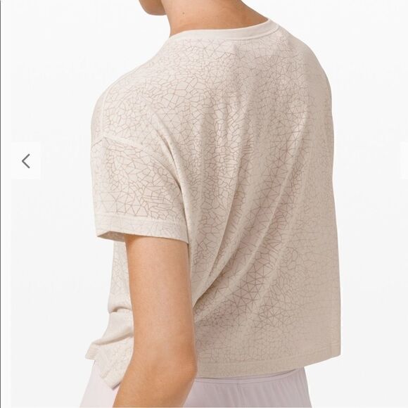 New Lululemon Cates Tee  - Picture 2 of 7